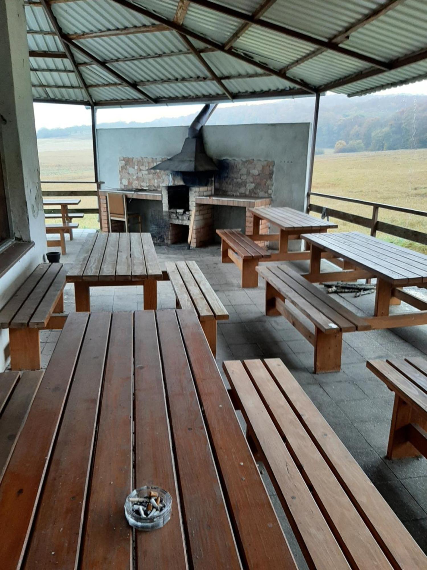 Turisticka Ubytovna Hotel Divín Zewnętrze zdjęcie